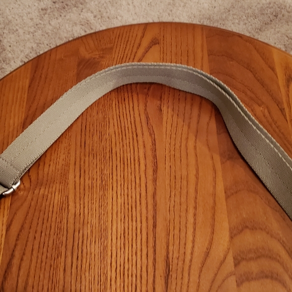 Belkin pink quilted laptop bag with strap - Picture 4 of 7